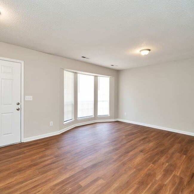 Building Photo - ? Adorable Renovated Home in the Heart of ...