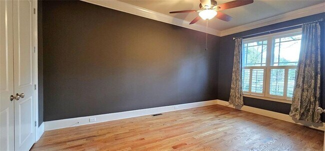 Building Photo - 703 Pershing Ave SE