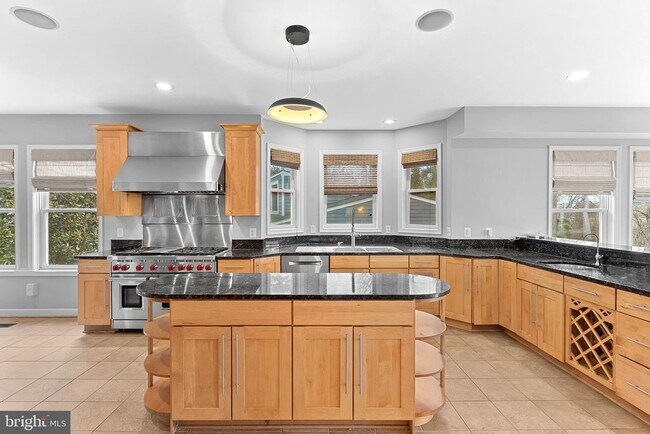 Building Photo - 19451 Youngs Cliff Rd