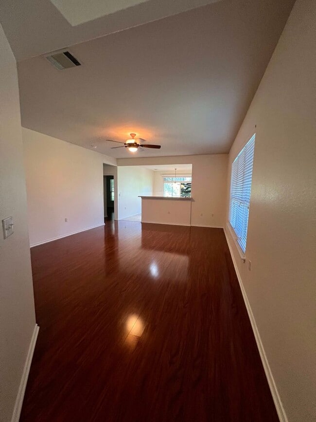 Building Photo - 815 Prairie Grass Ln
