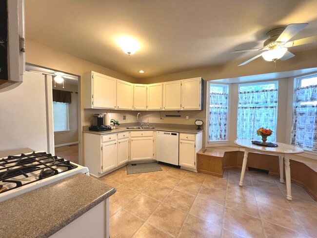 Building Photo - 812 Canterbury Ln