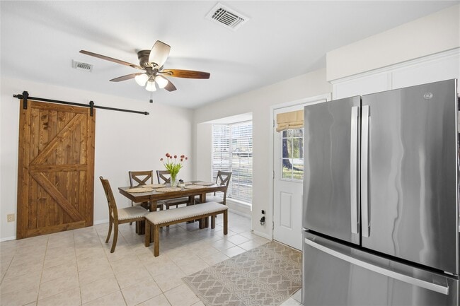 Building Photo - 10505 Champion Village Dr