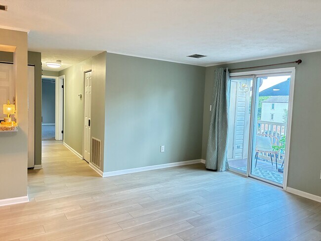 Building Photo - 815 Stratford Way