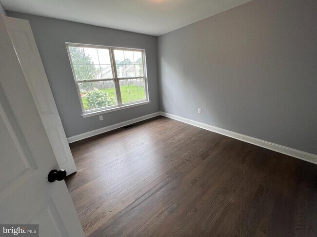 Building Photo - 272 Sequoia Dr