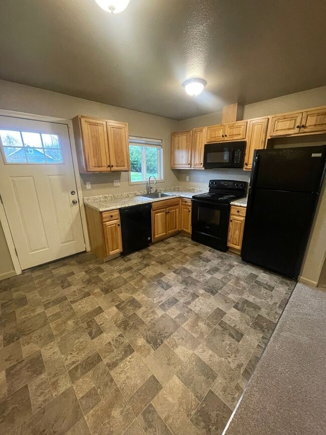 Building Photo - Conveniently Located Charming Pet Friendly Three Bedroom Home With Modern Updates!