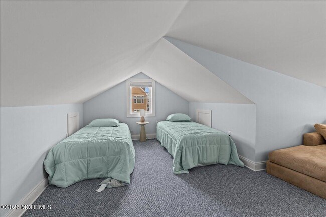 Building Photo - 106 Makin Ave