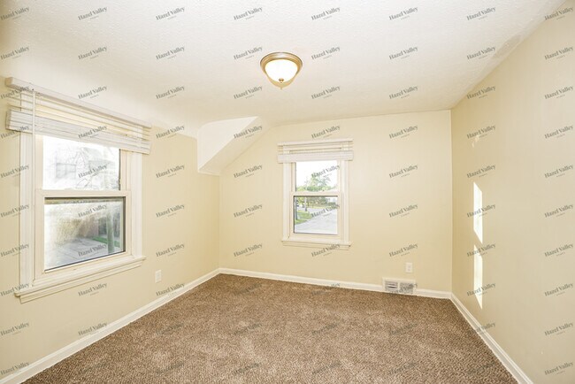Building Photo - 3118 Livingston Rd