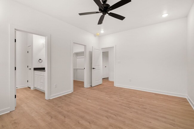 Building Photo - 8700 Cantera Dr