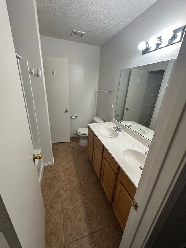 Building Photo - 2815 Solano Del Sol Dr NE