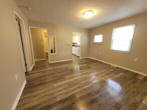 Building Photo - Cozy two bedroom home, pet friendly!