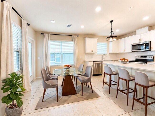 Building Photo - Welcome home to refined family living in this 3Bedrooms / 2.5Baths residence in Tohoqua!