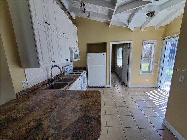 Building Photo - 37646 Hendley Ave