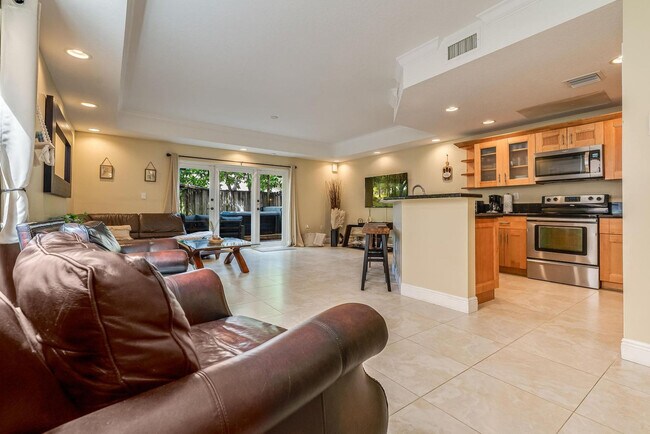 Building Photo - 1721 SW 23rd St