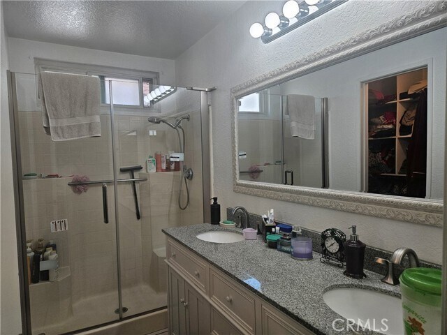 Building Photo - 11322 Oakwood Dr
