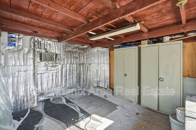 Building Photo - 2245 E Flower St