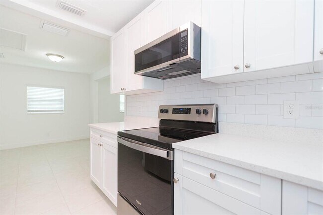 Building Photo - 118 W Sligh Ave