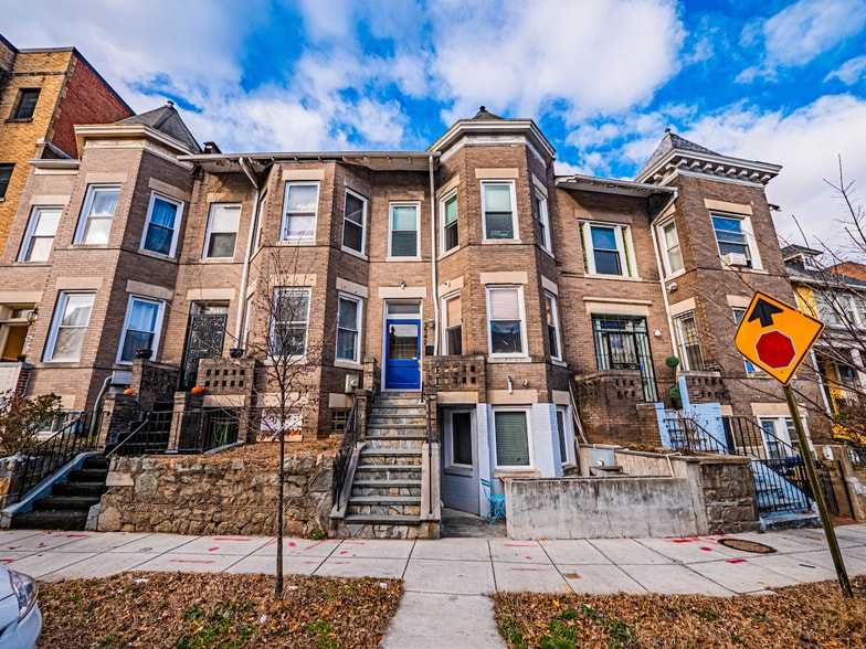 Building Photo - 3542 10th St NW