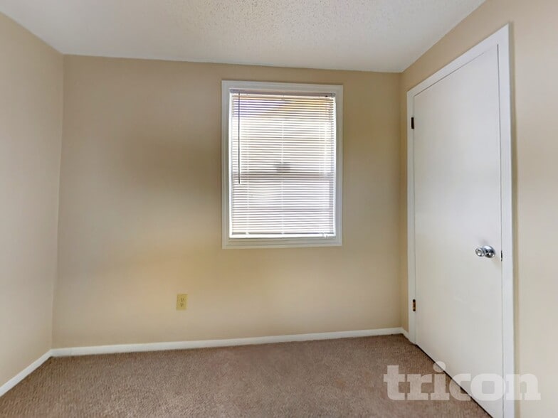 Building Photo - 1227 Cimmaron Dr