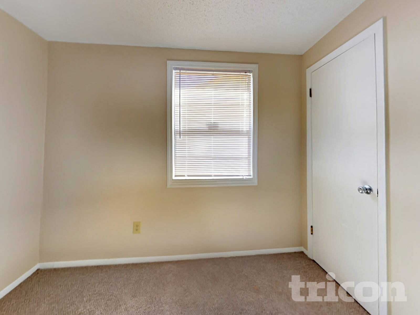 Building Photo - 1227 Cimmaron Dr