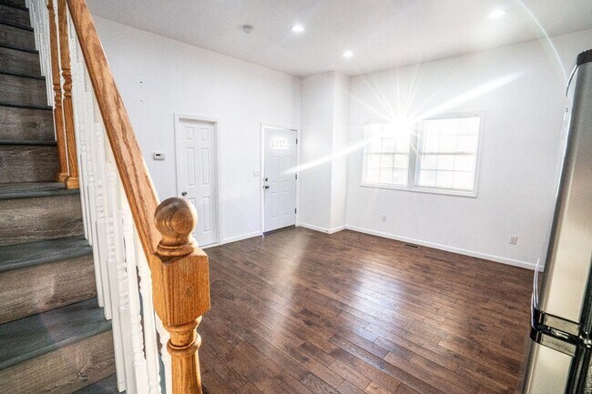 Building Photo - 43-45 Case Ave