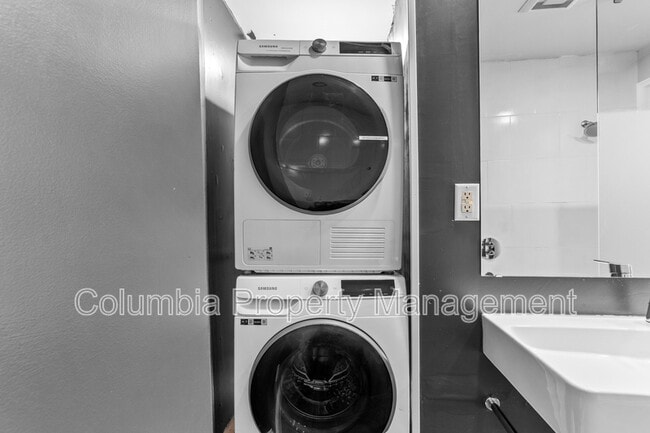 Building Photo - 1336 K St SE