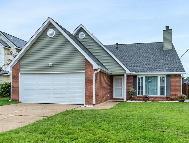 Primary Photo - 467 Sandy Ridge Cir