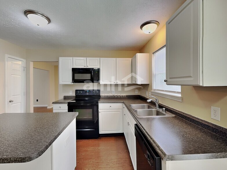 Building Photo - 2318 Lammermoor Cir