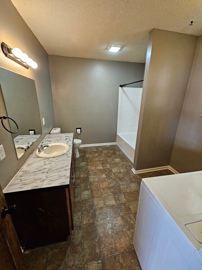 Building Photo - 1118 N Adams St