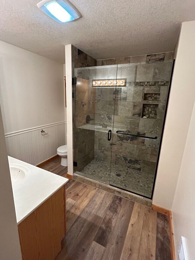 Building Photo - Beautiful 3 Bed, 2 Bath Home in Columbia Falls, MT - Close to Glacier National Park