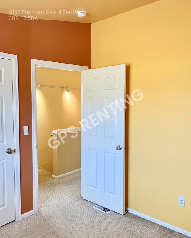 Building Photo - 4139 Fremont Ave N
