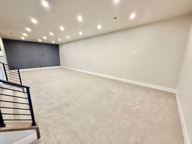 Building Photo - Luxury Golf Retreat in Berthoud with Breat...