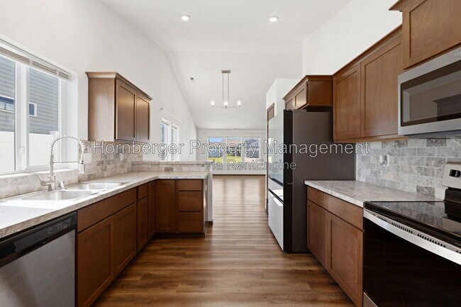 Building Photo - 10326 W Salmonberry
