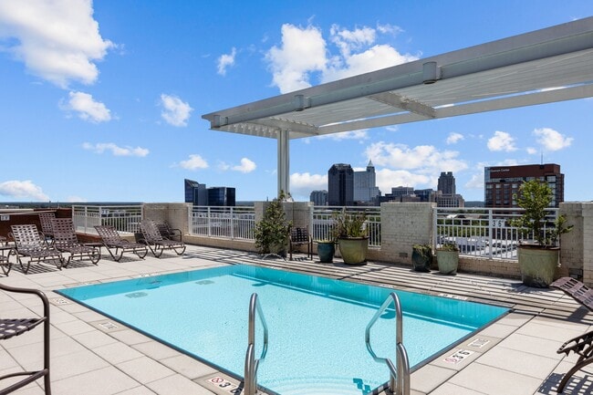 Building Photo - 400 W North St