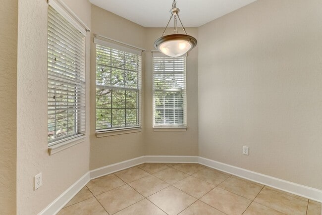 Building Photo - Beautiful 3BR/2BA Condo in Gated Stoney Cr...
