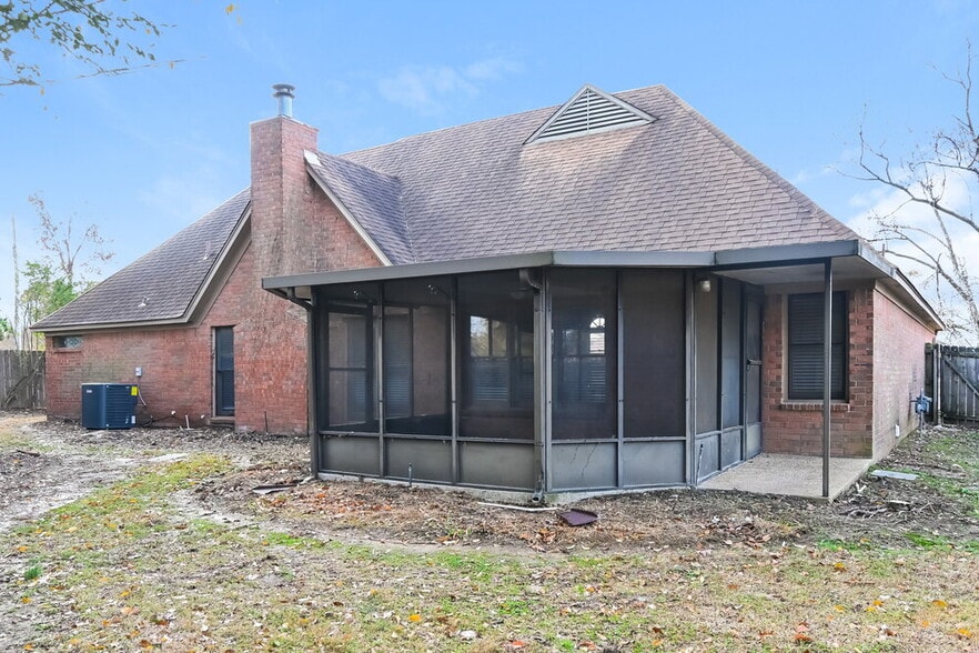 Building Photo - 4430 Highgrove Dr