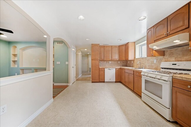 Building Photo - 315-315 14th St