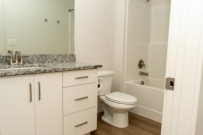 Building Photo - 418-1580 1580 E