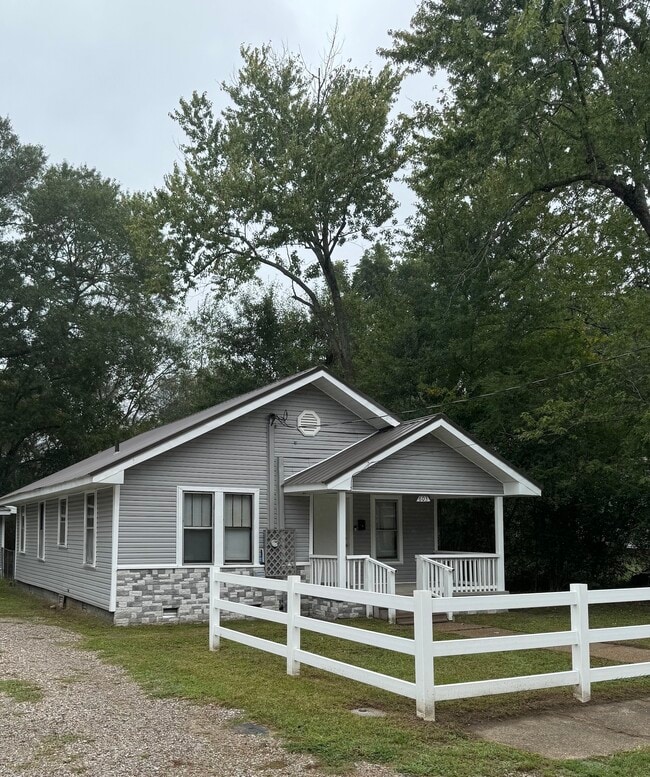 Building Photo - 603 Hall St