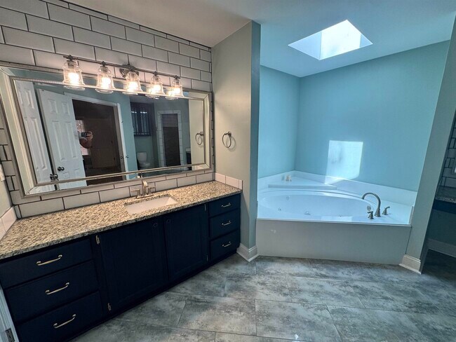 Building Photo - 8539 Fox Heather Cove