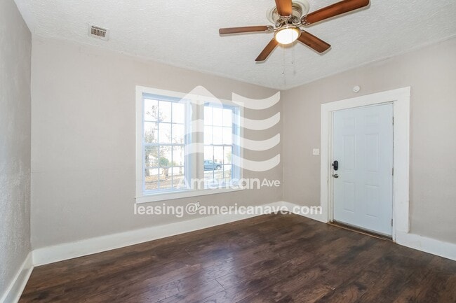 Building Photo - 130 Pelzer St