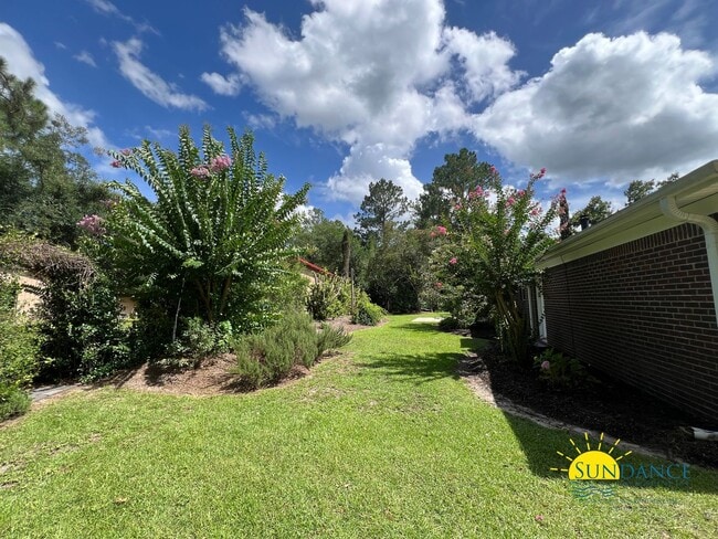 Building Photo - Spacious 3-Bedroom Retreat with New Kitchen Appliances!
