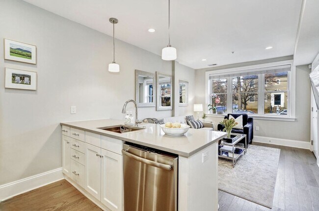 Building Photo - 3918 W St NW