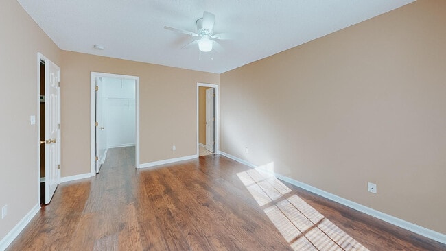 Building Photo - 104 Queens Ct