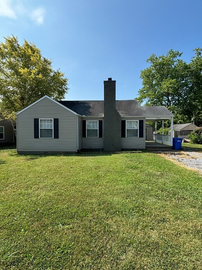 Building Photo - Alcoa School cottage!