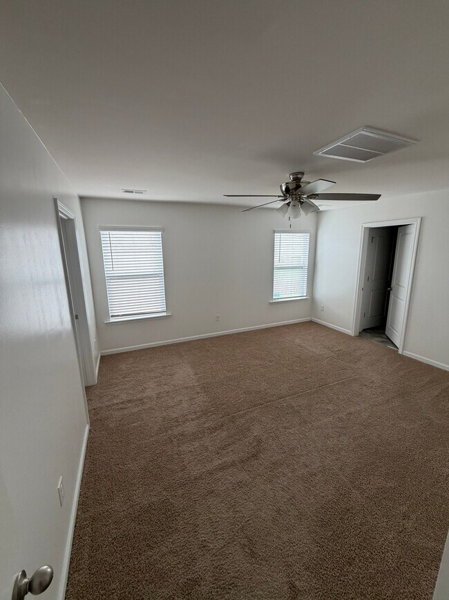 Building Photo - 5033 Pratt Dr