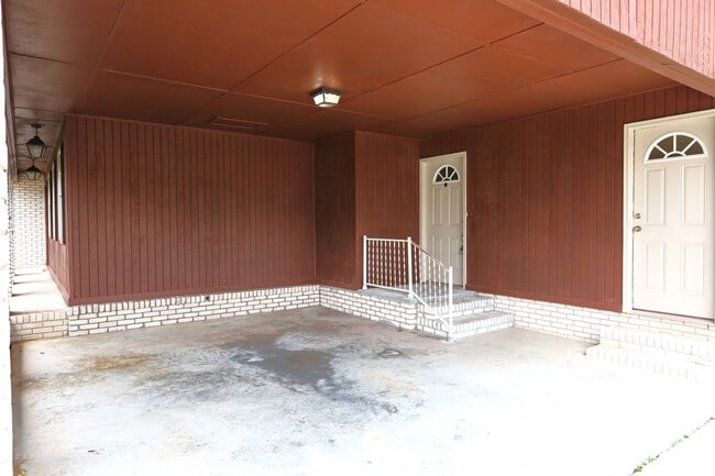 Building Photo - 3101 Wallace Dr