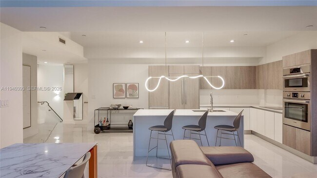 Building Photo - 455 NE 39th St