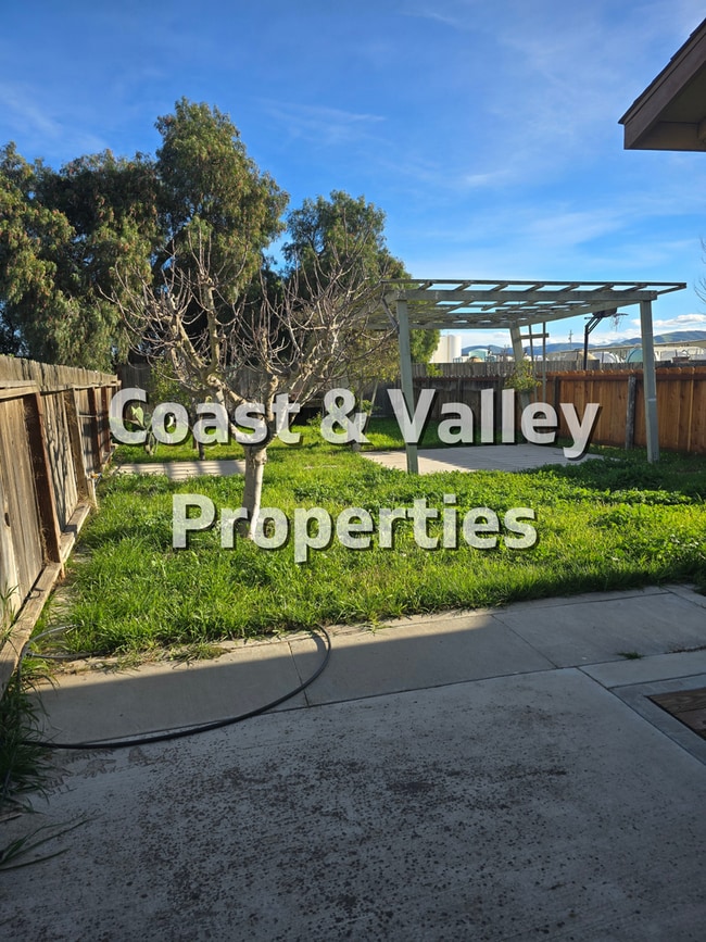 Building Photo - 319 Maple Ave