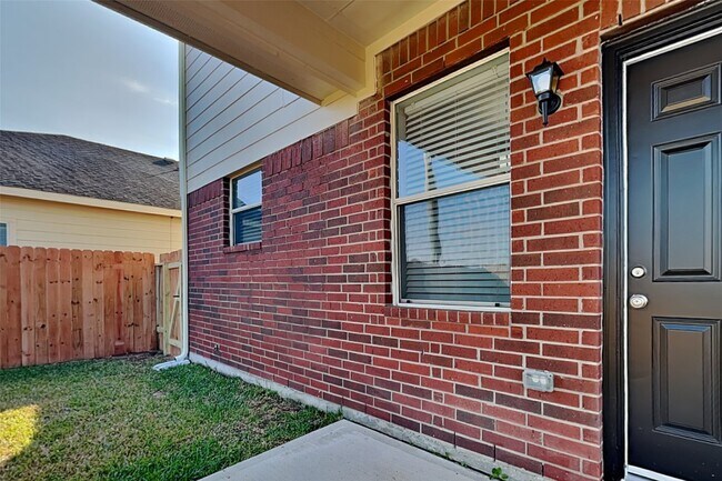 Building Photo - 6530 Bella Noche Dr