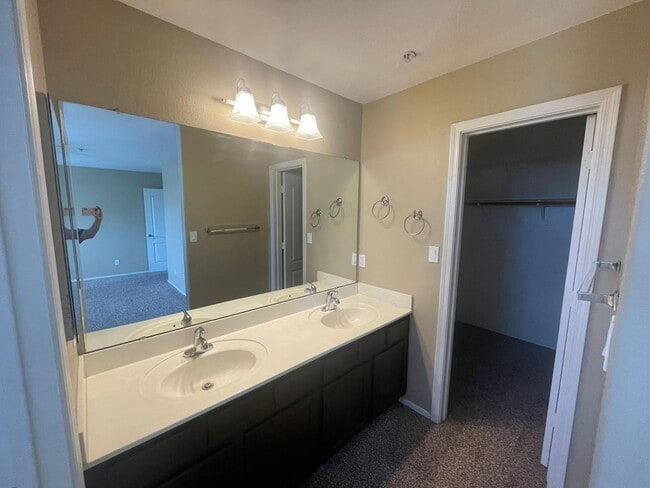 Building Photo - 5665 W Galveston St